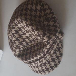 Cap in brown sawtooth fabric fits most